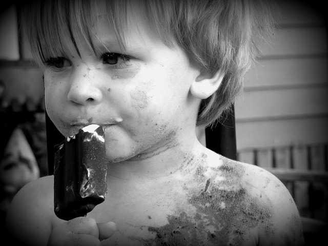 Kitchen wars! 15 dirty face kid eating
